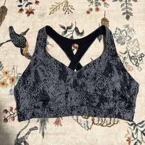 GapFit Studio Cross-Back Sports Bra size XL